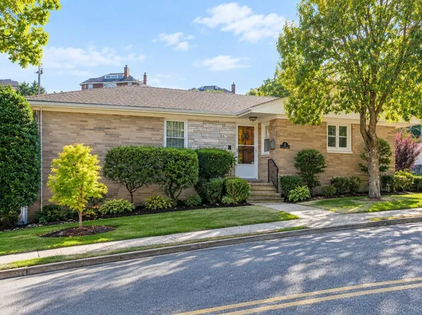 16 Trossach Rd, Staten Island, NY 10304
