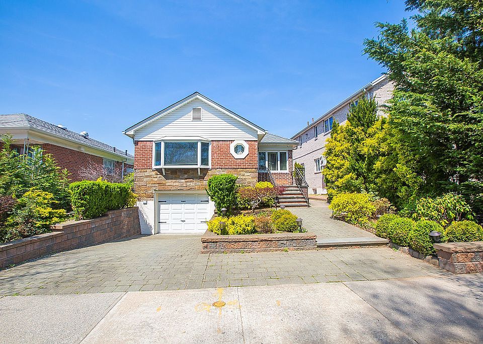 1st image of 6543 Dieterle Cres