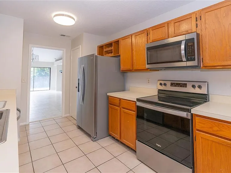 660 Holbrook Cir — Photo 16