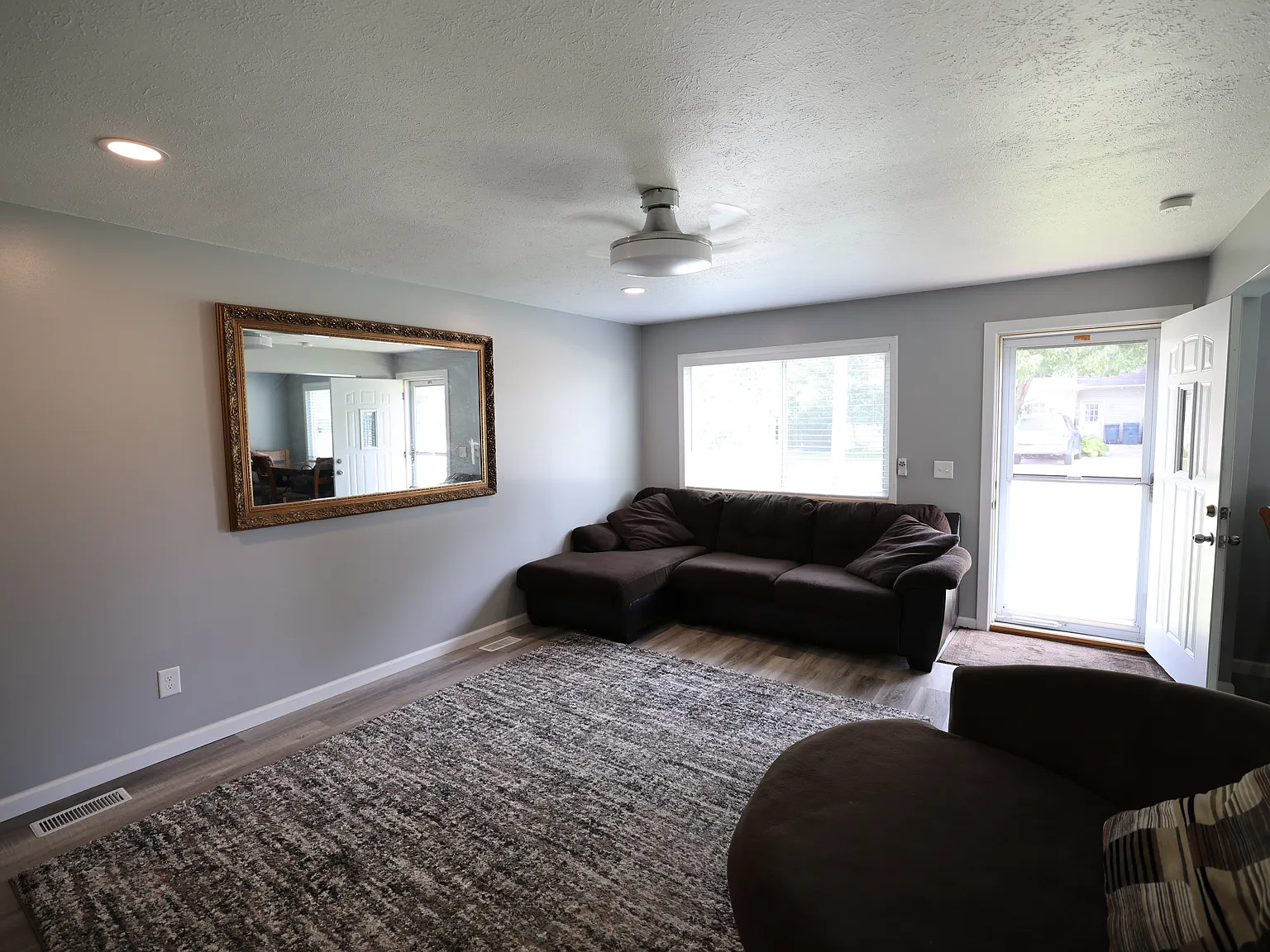 3 bed, 1104 sqft, $1,950 — Photo 2