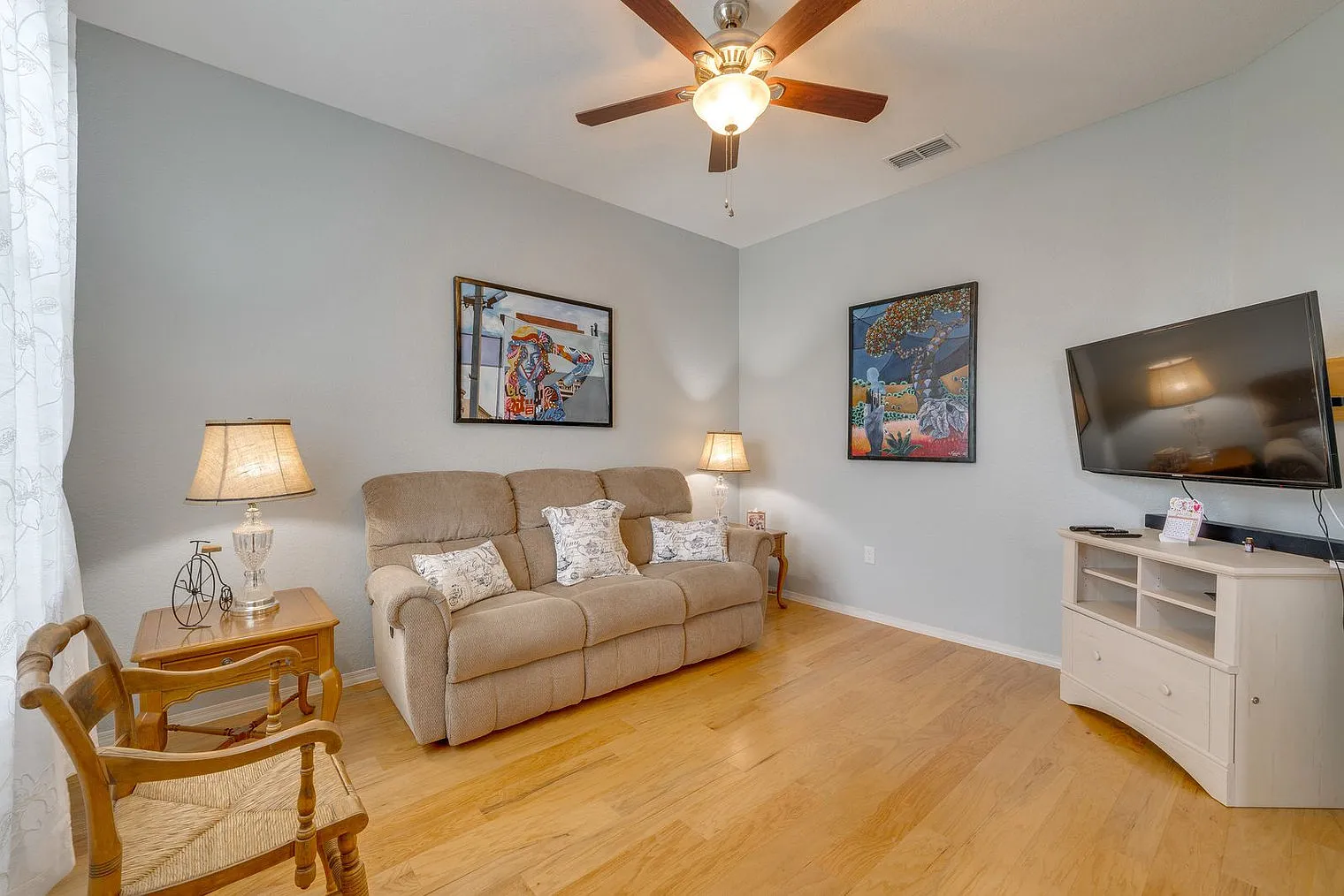 4 bed, 3.0 bath, 2454 sqft, $4,741 — Photo 3