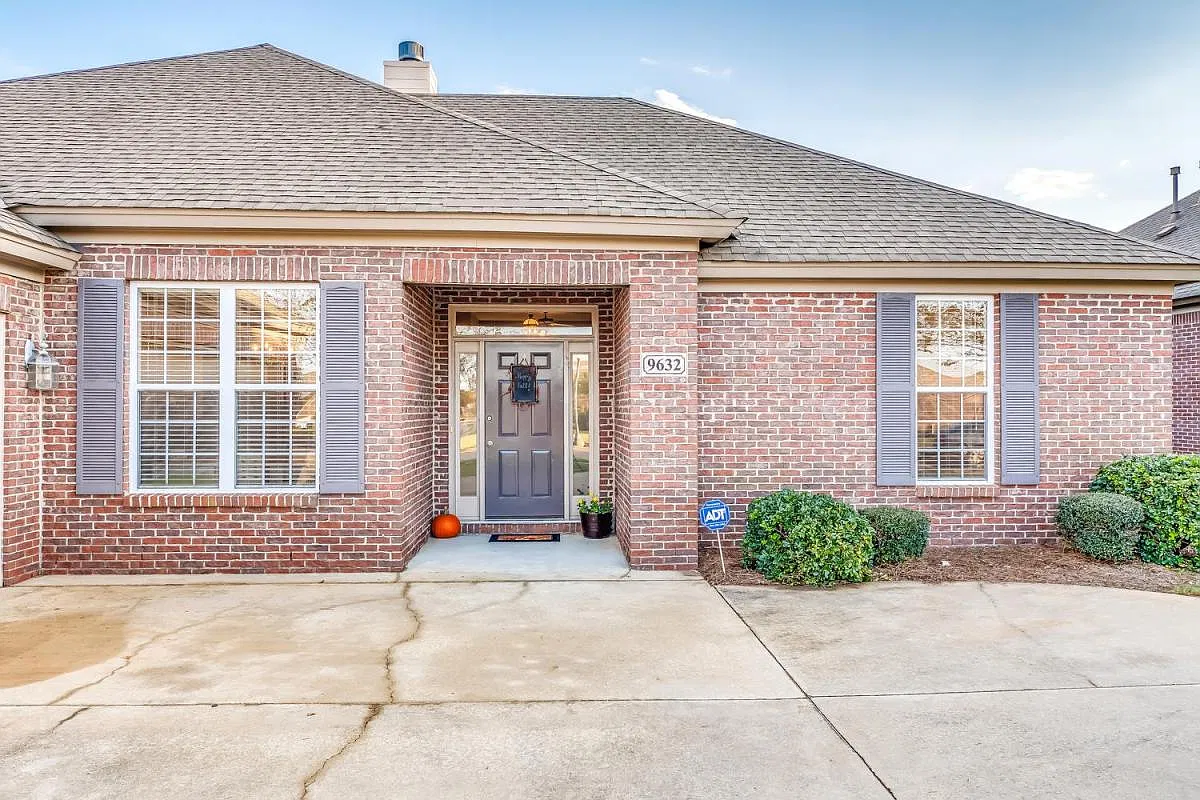9632 Helmsley Circle — Photo 2