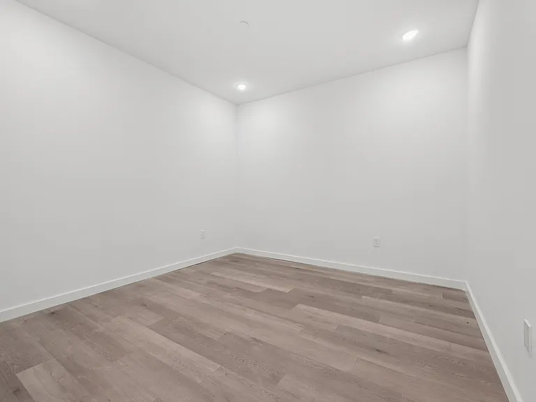 130 Monitor Street — Photo 30