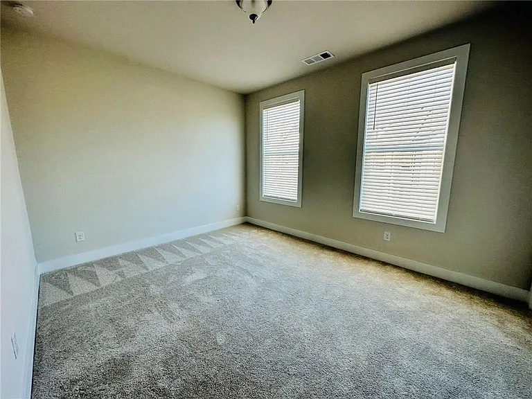 1252 Windmill Pkwy — Photo 22