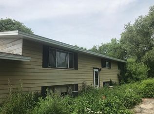 18200 W Hilltop Dr, New Berlin, WI 53146