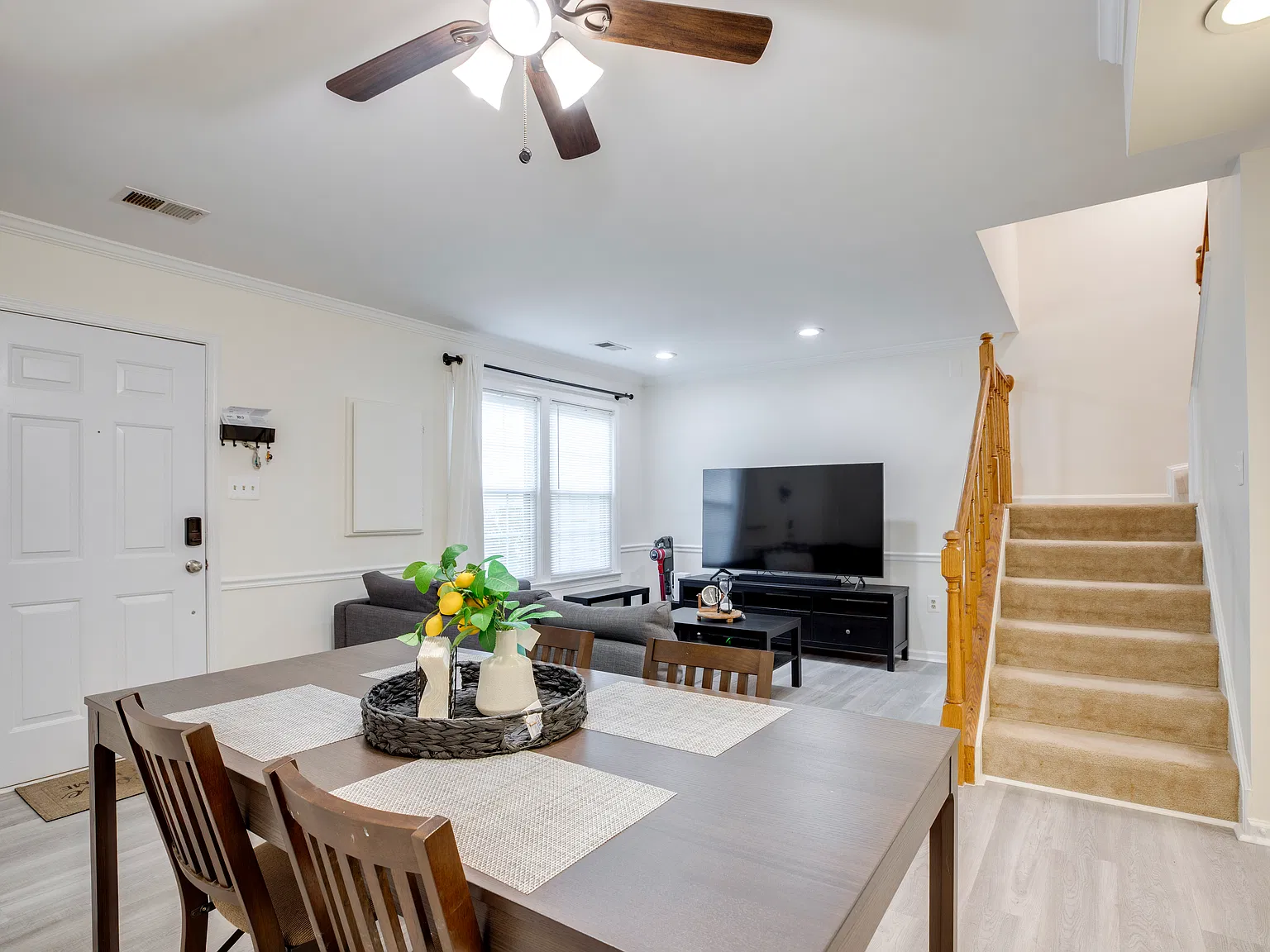 3 bed, 1584 sqft, $2,500 — Photo 3