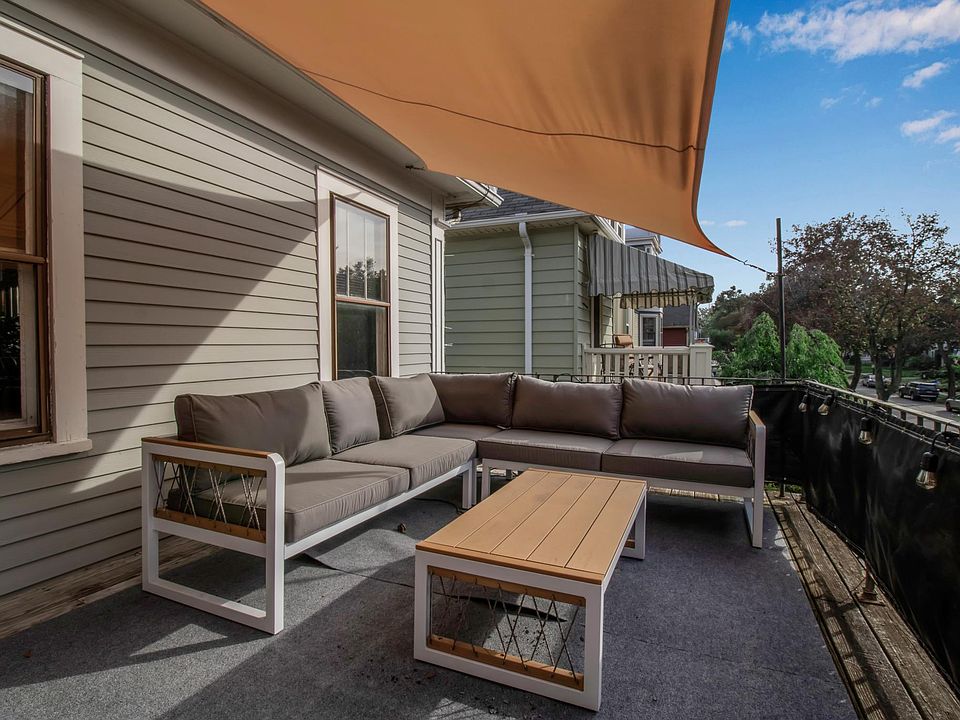 Front deck provides endless summer enjoyment