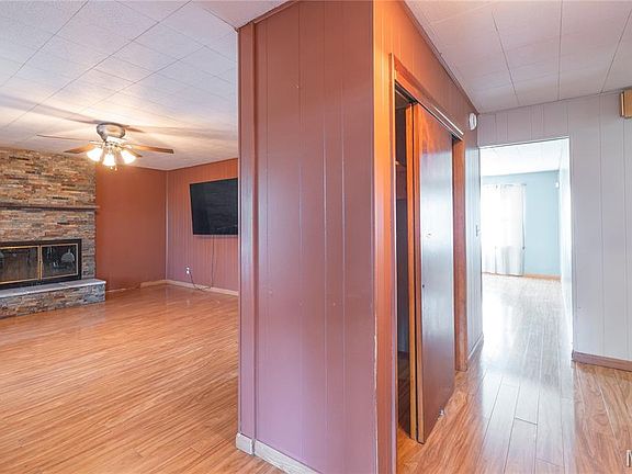 3rd image of 616 N Louise Ave