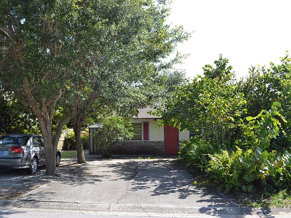 3rd image of 8972 SE Parkway Dr