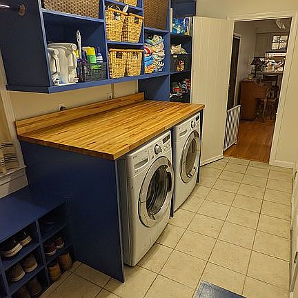 mudroom/washer/dryer