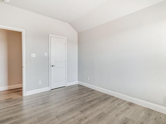 5th image of 4016 Mockingbird Ln