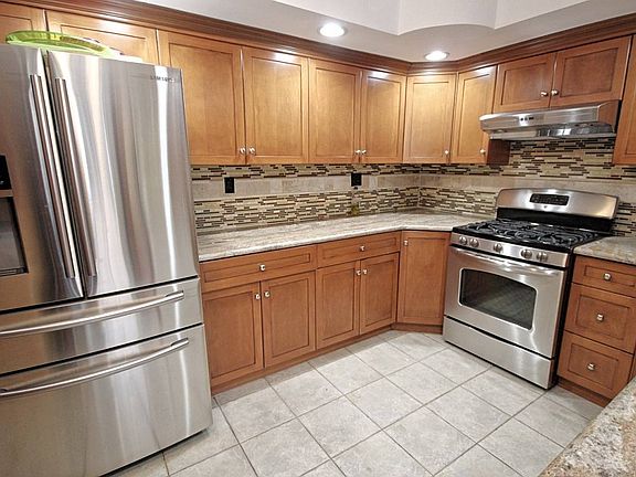 5th image of 2540 E 29th St