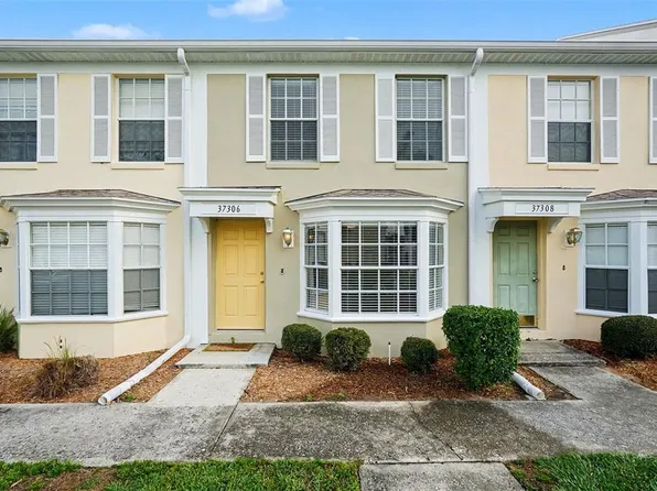 37306 Embassy Park Ln, Dade City, FL 33525