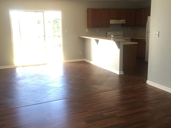 5th image of 113 Glenn Brooke Ln