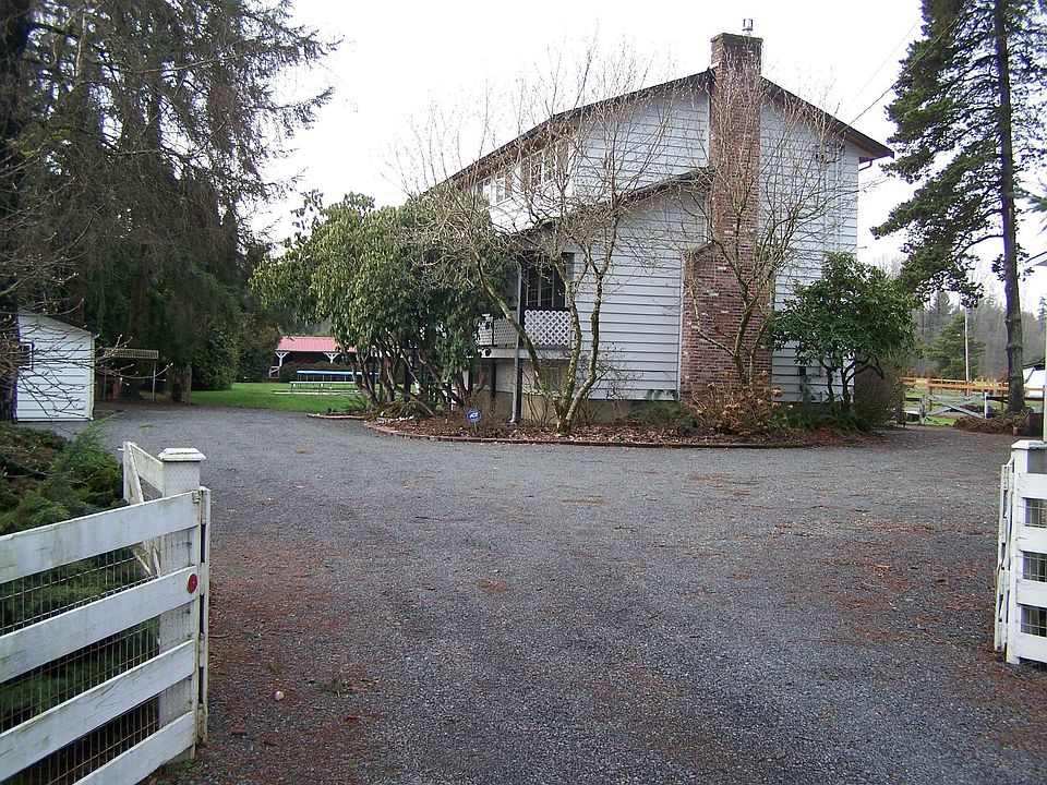 Front entry fence from road
