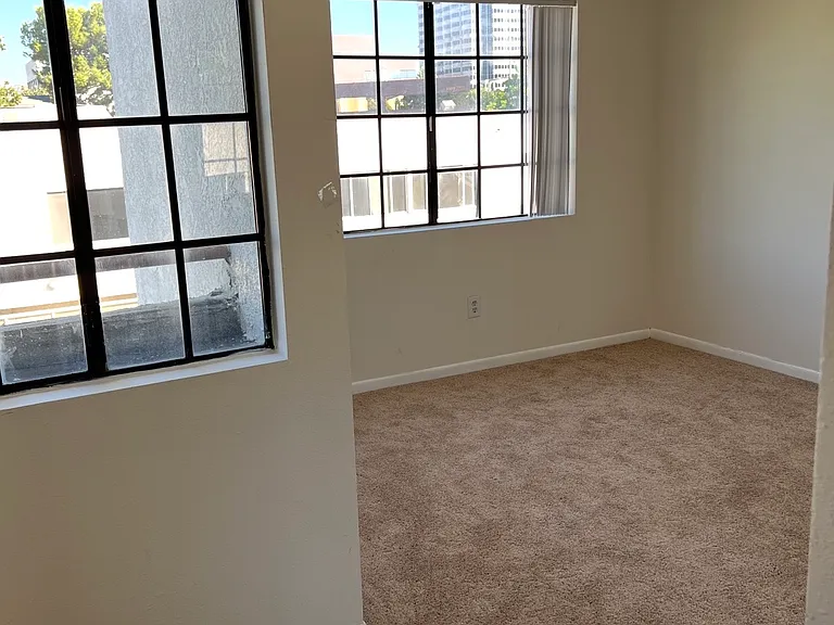 234 W Fairview Ave #T202 — Photo 6