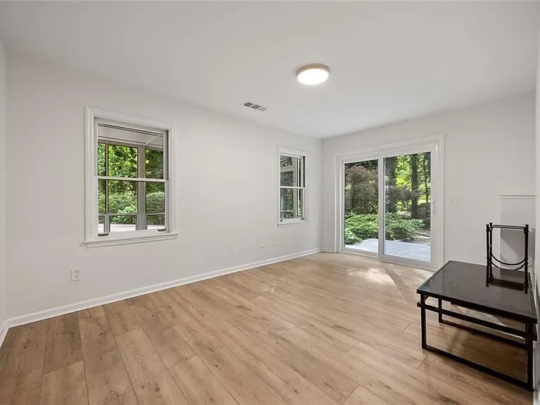 1260 Heards Ferry Rd — Photo 57