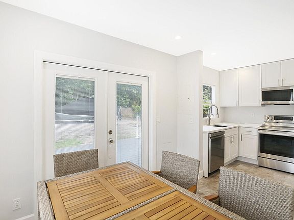 3rd image of 413 36th St #0