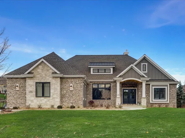N54W20880 Carters Crossing CIRCLE, Menomonee Falls, WI 53051