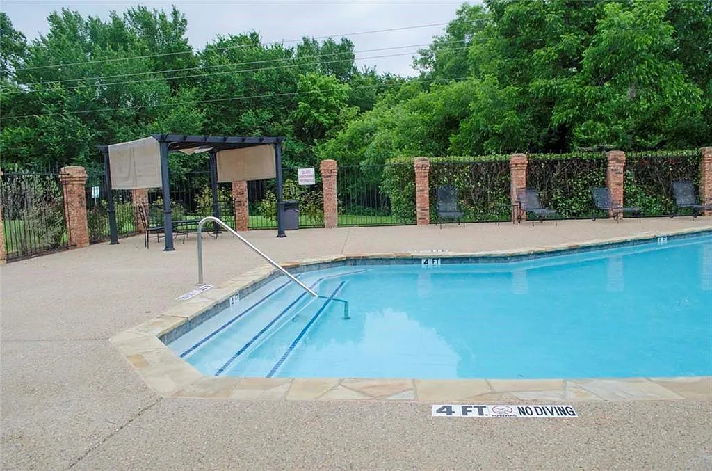2 bed, 2.5 bath, 1232 sqft, $1,825 — Photo 2