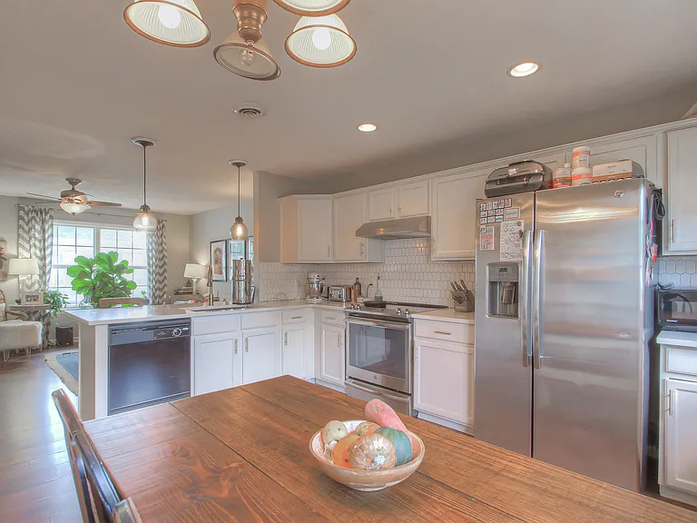 111 Cleveland St — Photo 14