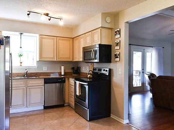 5th image of 6345 Johnnie Cir E
