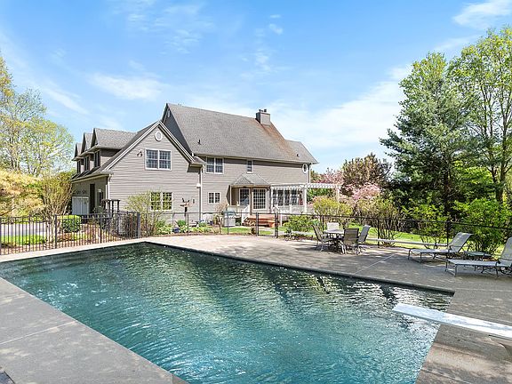 2nd image of 19 Ailish Ln