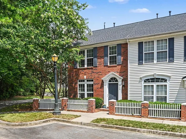 929 Coolsprings Ln, Rock Hill, SC 29730