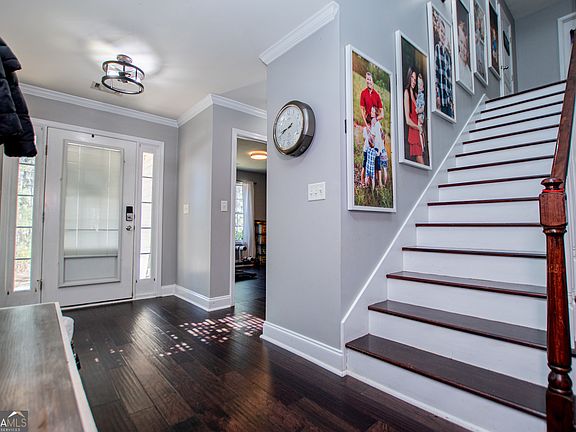 4th image of 3158 Sweetbriar Dr