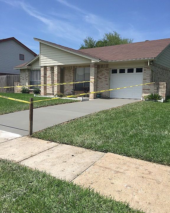 1st image of 4918 Glenvalley Dr