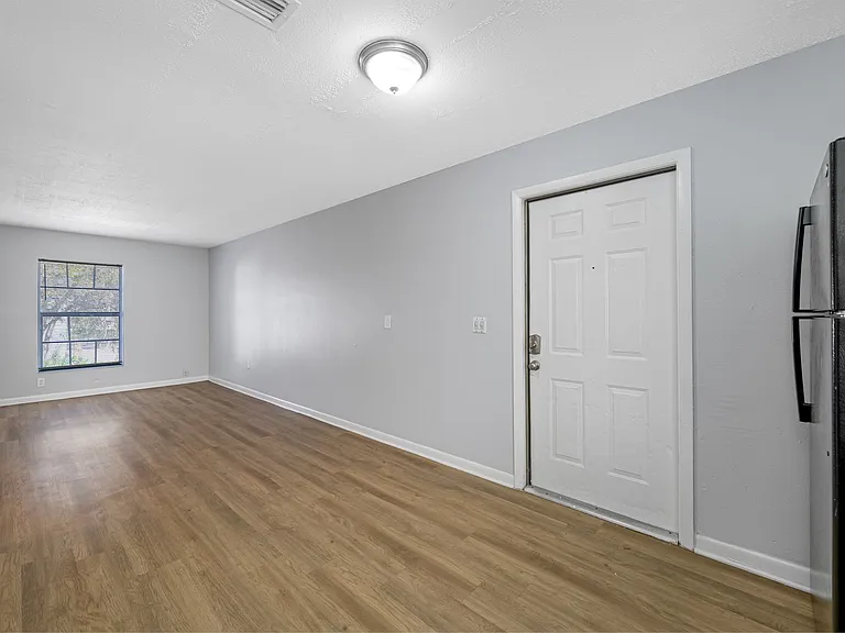 1308 W Waters Ave — Photo 7