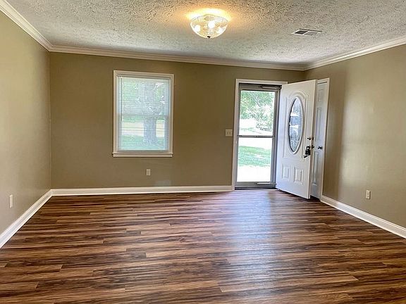4th image of 221 Orchard Dr