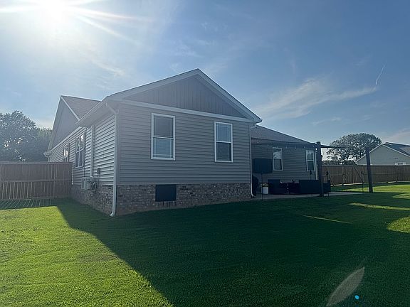 3rd image of 160 Piney Point