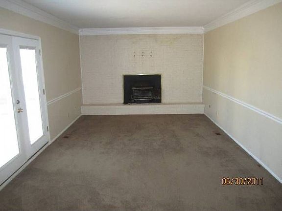 5th image of 2927 Canterbury Dr