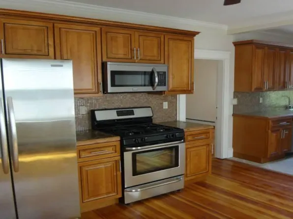 183 Oakland Ave, Providence, RI 02908