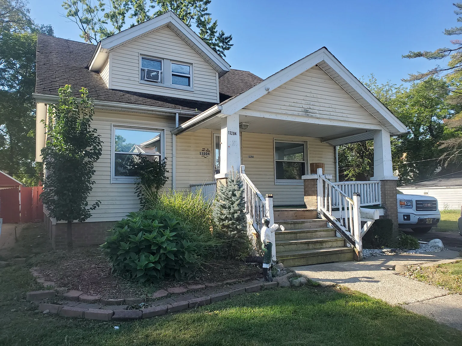 13204 Thornhurst Ave photo 1