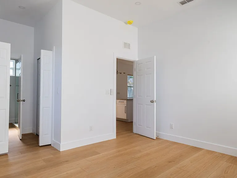 2401 10th Ave S #1 — Photo 7