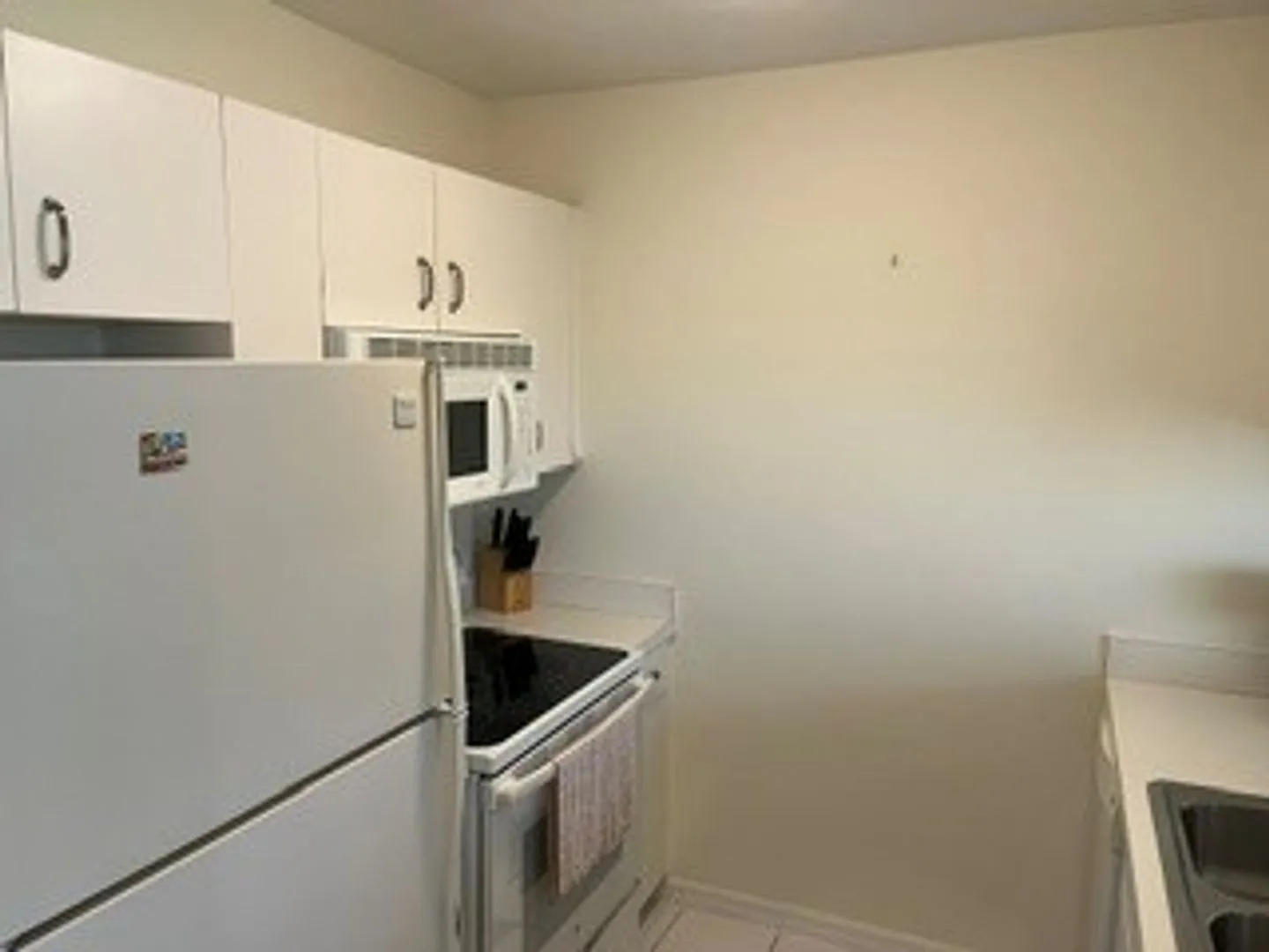 Cozy Condo in Waterfront Island Complex-Available NOW for 12 Month Tenant — Photo 3