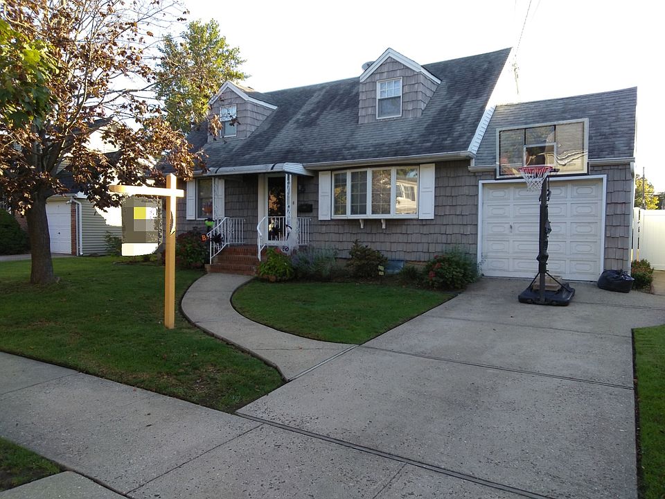 1st image of 132 E Zoranne Dr