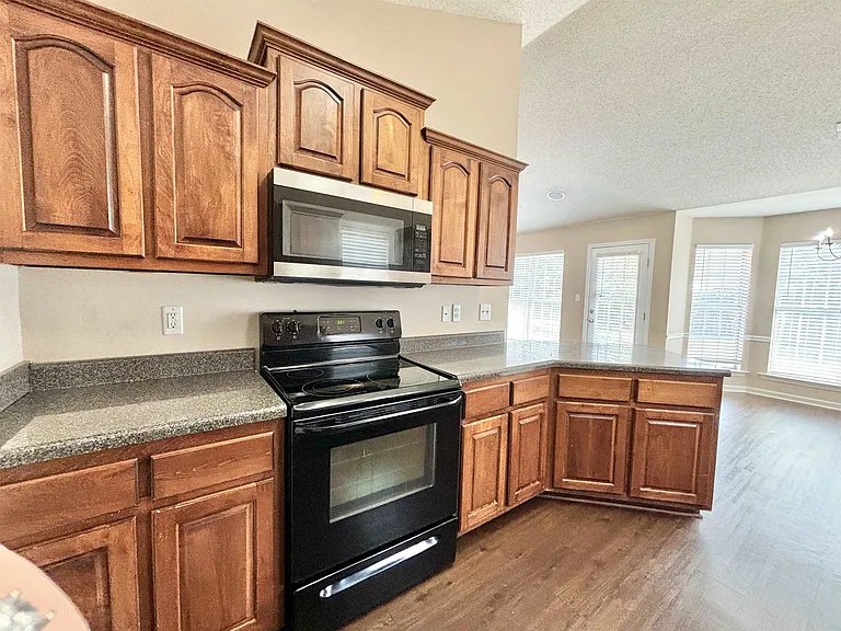 9879 Averbury Dr — Photo 18