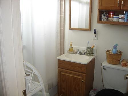 2nd image of 714 W Rosecrans Ave