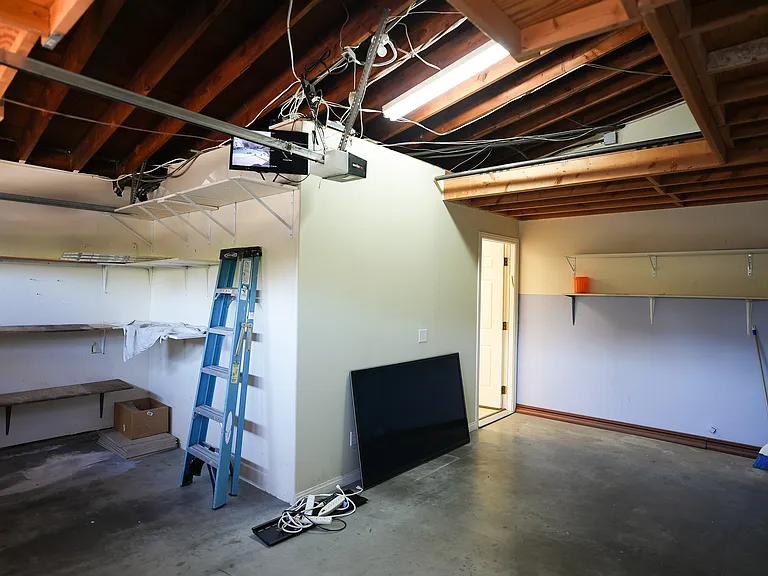 18129 Hatteras St — Photo 28