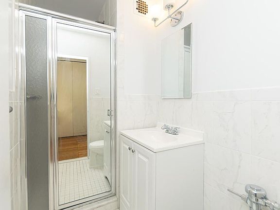 4th image of 3901 Independence Ave APT 3R