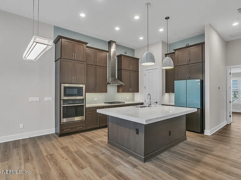 459 Crestview Dr — Photo 23