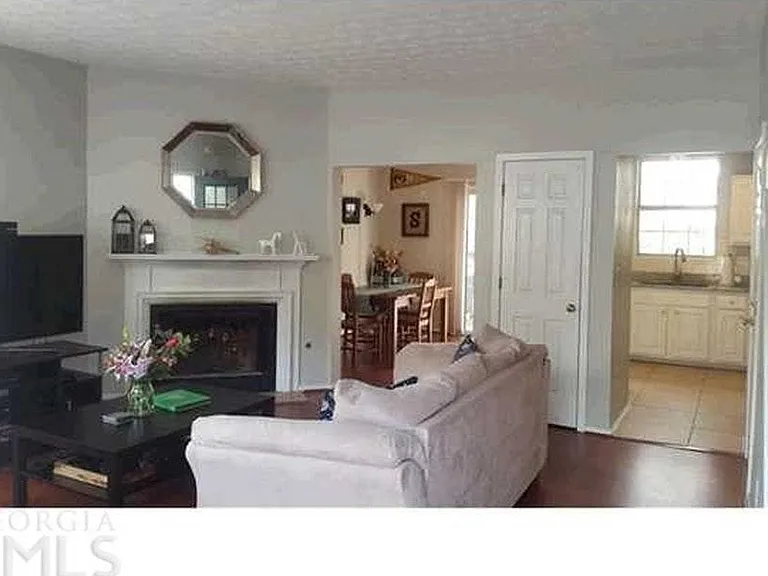 1201 Wedgewood Ct — Photo 2