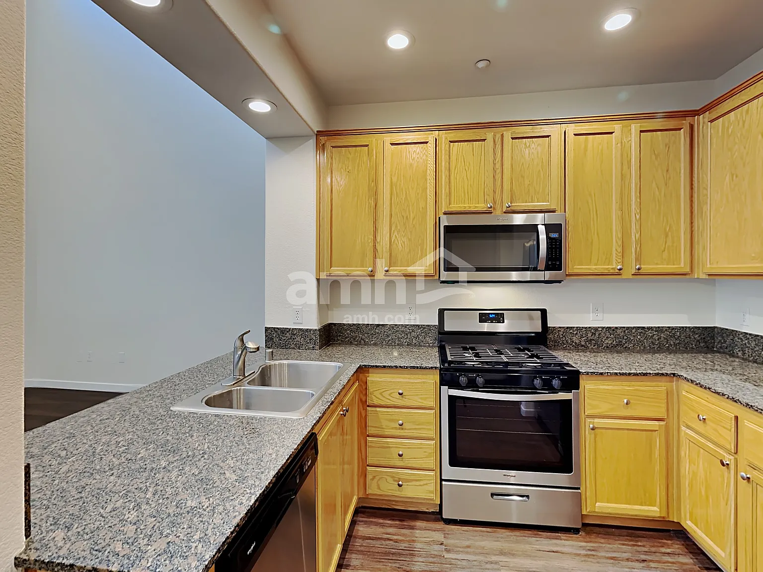 2 bed, 2.0 bath, 1381 sqft, $1,755 — Photo 3