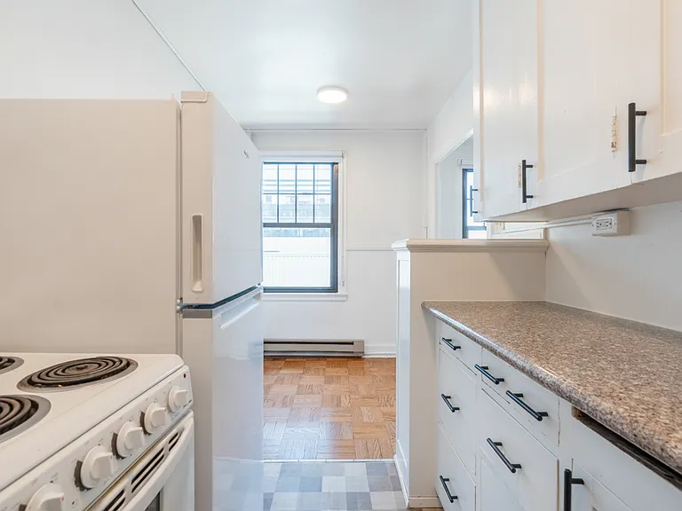 Comfortable Urban Living in a Classic Brick Building Near UW & Light Rail — Photo 53