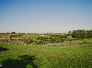 716 Evergreen Cir NW, Jamestown, ND 58401