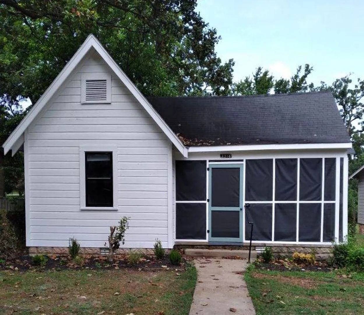 Renovated 3 Bedroom Park Hill Home — Photo 1