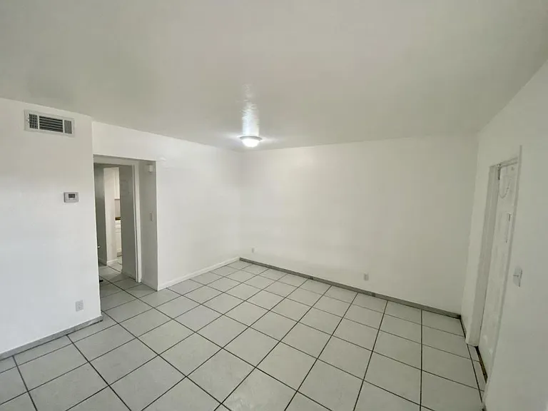 1033 NW 30th Ct #3 — Photo 7